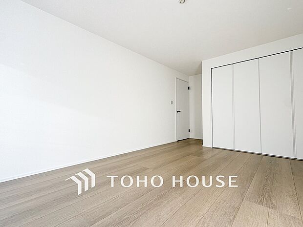 一日の疲れをいやしてくれる主寝室。自分時間を快適に過ごすプライベートルーム。