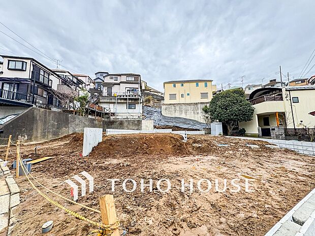 爽やかな青空の下に贅沢なほどに降り注ぐ陽光、豊かな居住性と、クオリティが見事に調和した住空間。