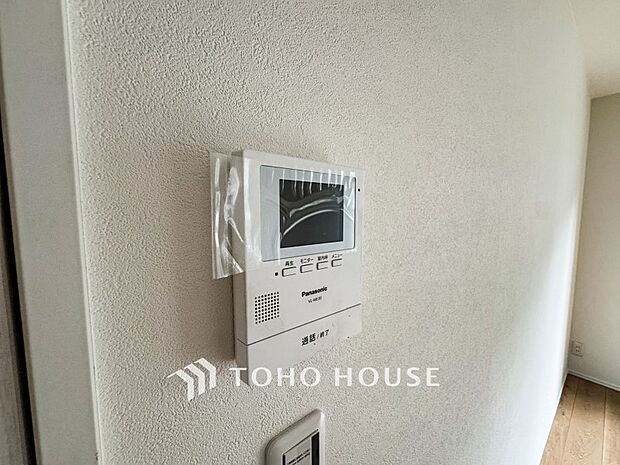 誰が来てもわかる様にモニター付きインターホンを設置。