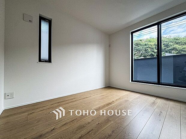 採光もアクセントの一つとして。プライベートルームにはやさしい光が射し込んでいます。