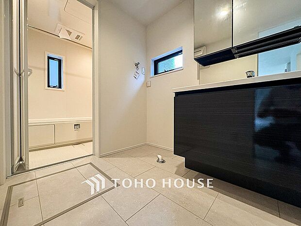 ご家族の1日が始まり、1日の終わりを締めくくる洗面空間。