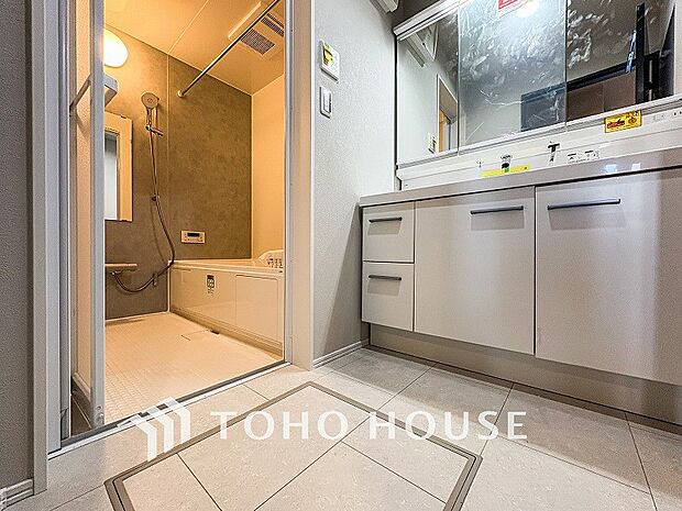 落ち着いた空間を演出するカラーと、ゆったりお使い頂ける広さが魅力のパウダールーム。