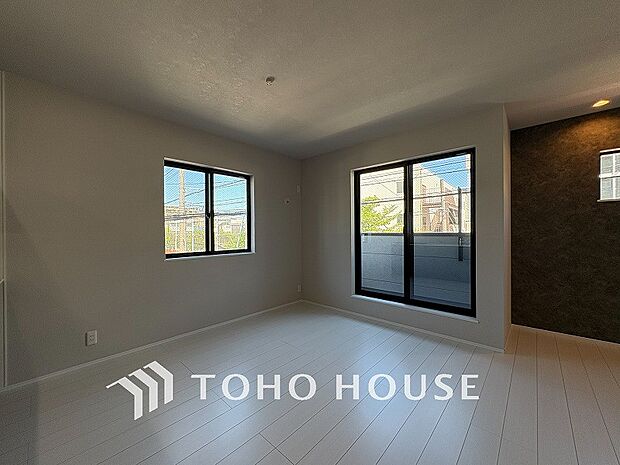 あたたかい日差しがたっぷり降り注ぐLDKは自然と家族の顔があかるい笑顔に。