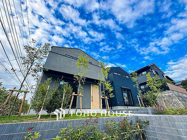 帰り着くたびに洗練されたテイストの空間に迎えられ誇りと喜びを感じる玄関まわりです。