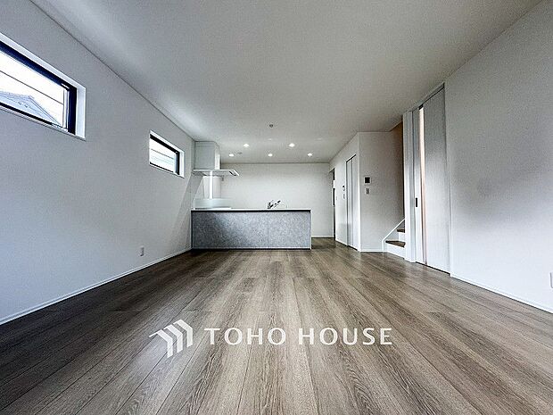 太陽の恵みを一気に受けた明るくお住まい。吹きぬける風を感じながら爽やかで風通しの良い暮らし。