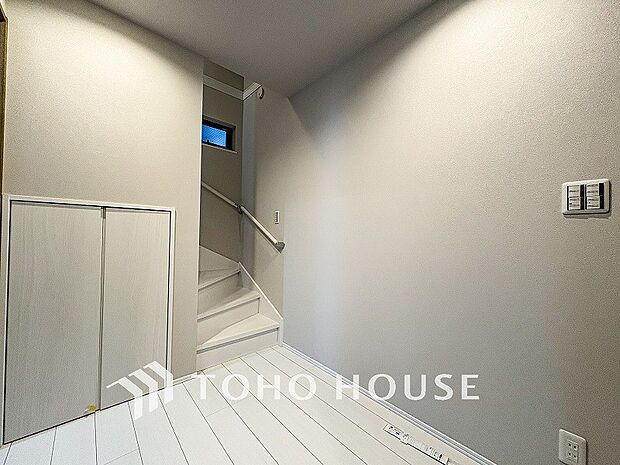 やわらかな陽射しがふりそそぎ、ゆったりした時間が流れる室内。