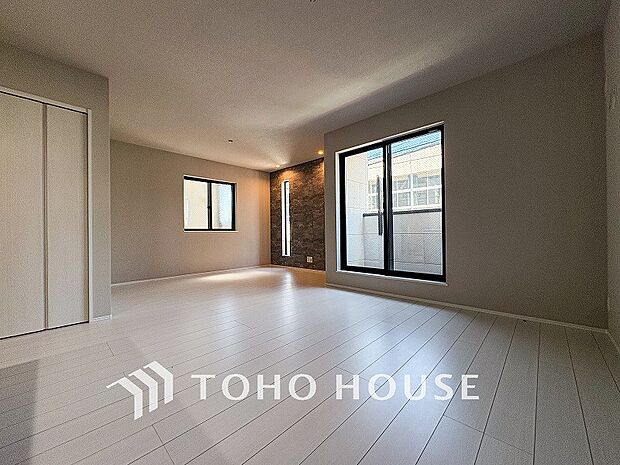 光と風があふれる開放的なリビングダイニングには自然と家族みんなが集まってきます。