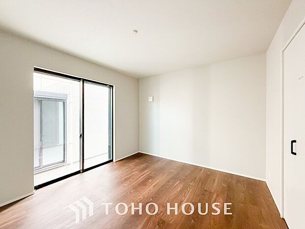 一日の疲れをいやしてくれる主寝室。自分時間を快適に過ごすプライベートルーム。