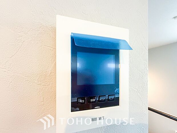 誰が来てもわかる様にモニター付きインターホンを設置。快適と安らぎを合わせた優しい設計。