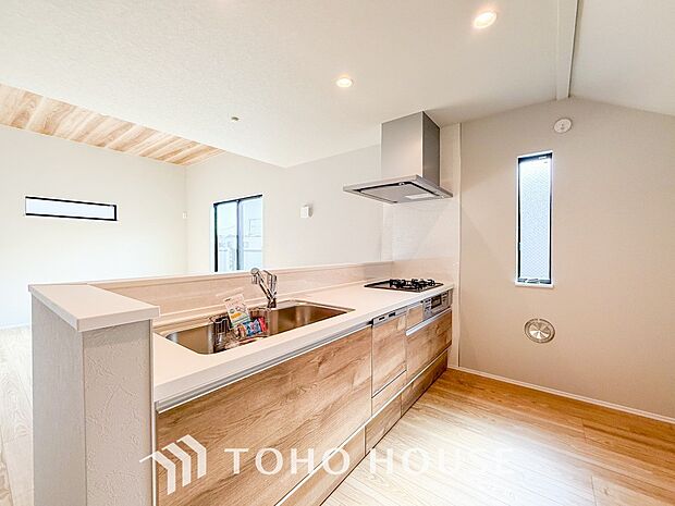 対面キッチンでリビングのご家族と会話を楽しみながらお料理できます。