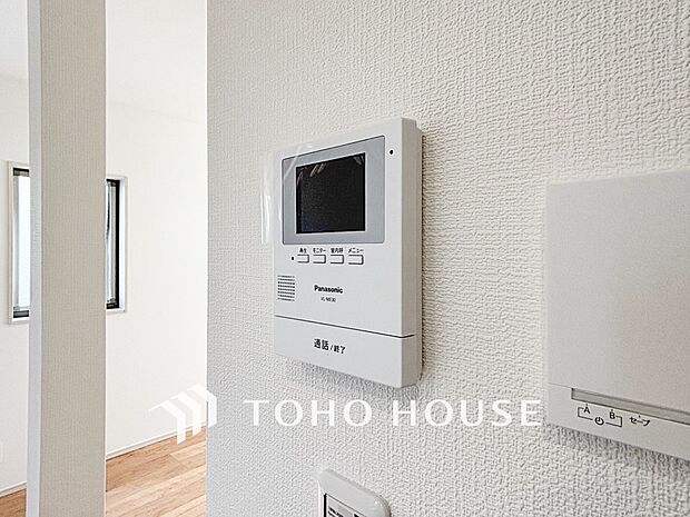 誰が来てもわかる様にモニター付きインターホンを設置。