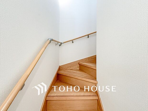 階段にはお子様やお年寄りに安心な手すりをご用意。