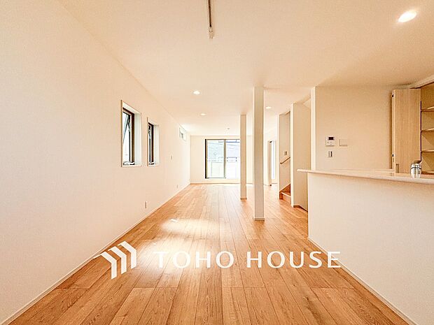 忙しい朝でも、しっかり家族が揃って食事をして頂けるゆとりある大きさのダイニングスペース。