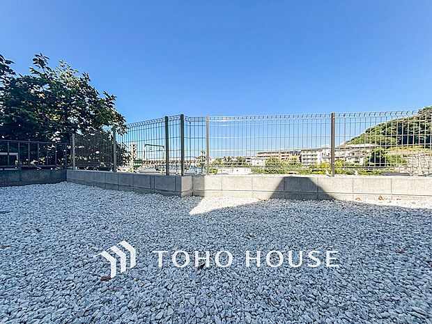 毎日の暮らしの中に癒しを与えてくれるお庭スペース。