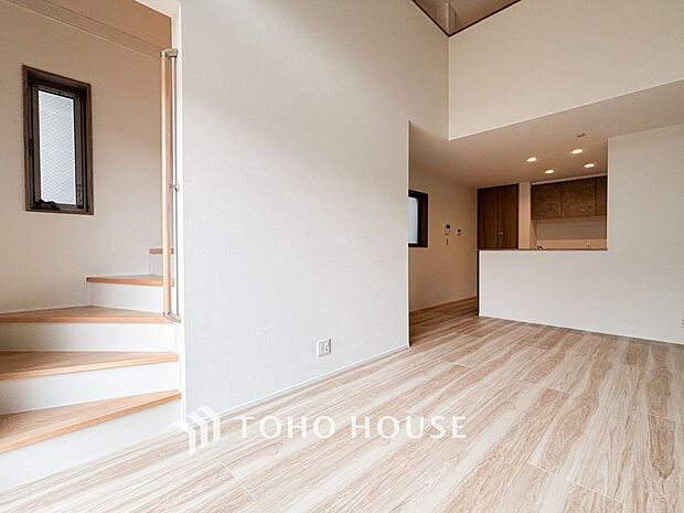 落ち着いた雰囲気に包まれた伸びやかな空間で、ゆったりと家族団らんの時間を過ごせます。