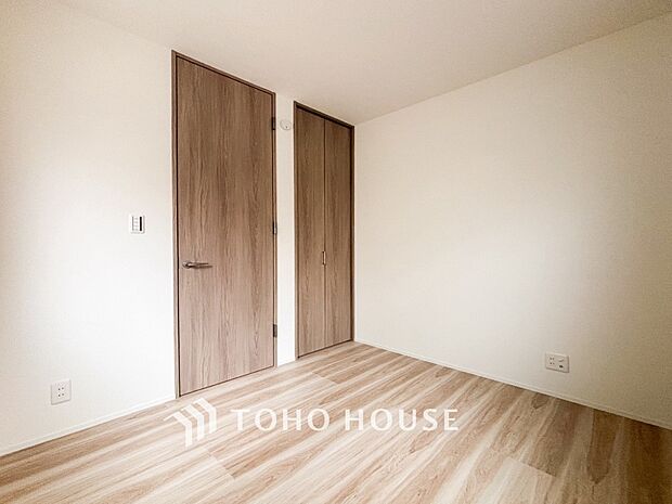 一日の疲れをいやしてくれる主寝室。自分時間を快適に過ごすプライベートルーム。