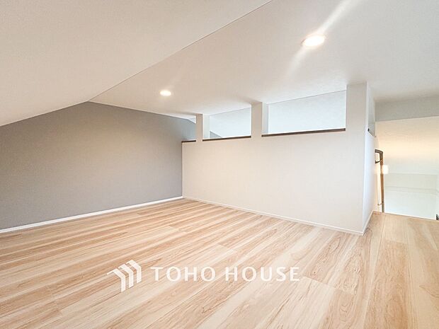 広々したロフトは多目的に使える便利な空間。