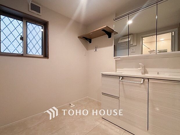 清潔感のあるプライベート空間は、身だしなみチェックや肌のお手入れに最適です。