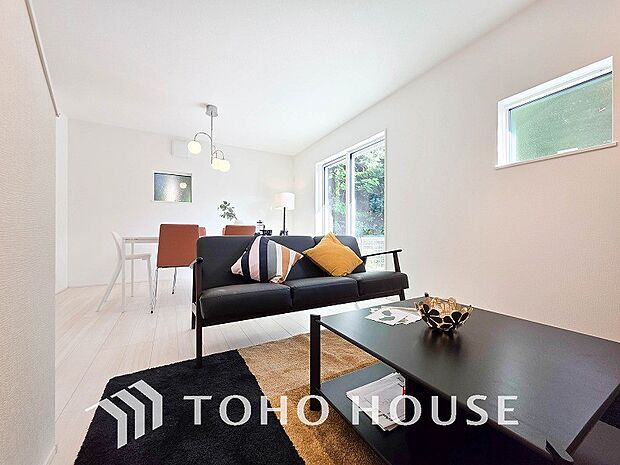 開放感あるリビングダイニング。ご家族とのんびりしたひと時を過ごせますね。