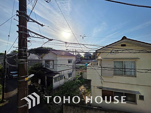 豊かな眺望にふさわしい空間には、通風・採光にも優れ、心地よい光と風があふれています。