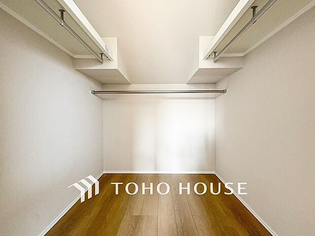 衣類だけでなく大きな荷物も収納でき、お部屋がすっきりします。