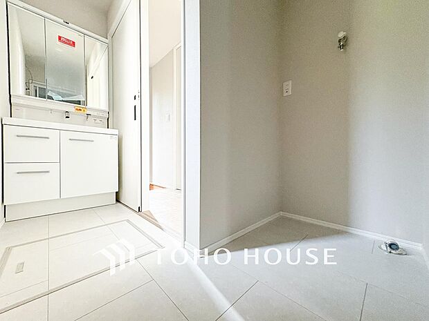 清潔感のあるプライベート空間は、身だしなみチェックや肌のお手入れに最適です。