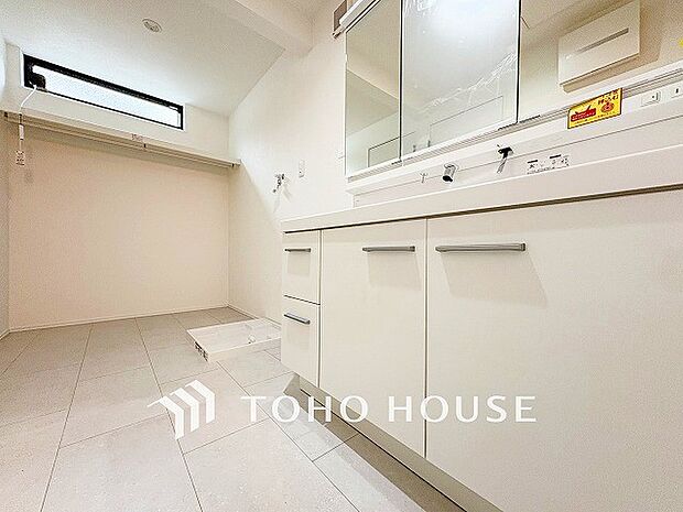 清潔感のあるプライベート空間は、身だしなみチェックや肌のお手入れに最適です。