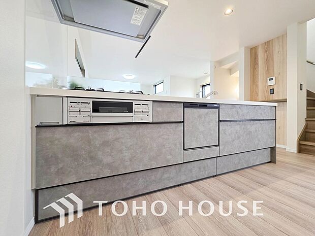 対面キッチンでリビングのご家族と会話を楽しみながらお料理できます。