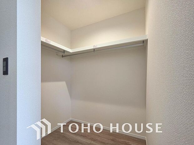 衣類だけでなく大きな荷物も収納でき、お部屋がすっきりします。