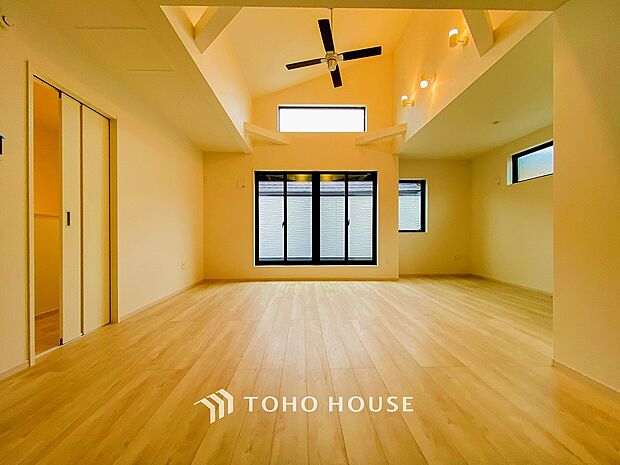 ご家族やお客様との時間など、多くの時を刻む空間。何気なく過ぎる時でさえも上質なひと時に。