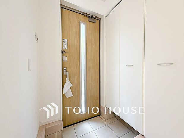 帰り着くたびに洗練されたテイストの空間に迎えられ誇りと喜びを感じる玄関まわりです。