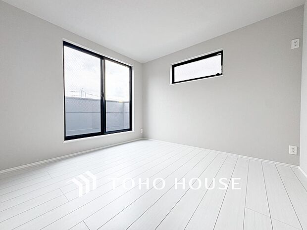 1日の疲れを癒し、心地よく寛げるようゆったりとした広さを確保しています。