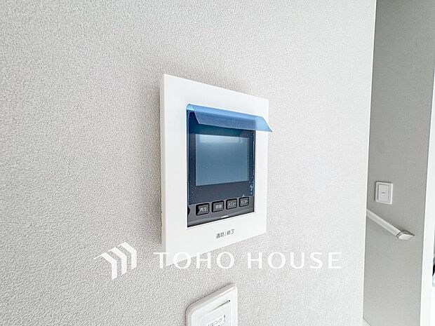 誰が来てもわかる様にモニター付きインターホンを設置。