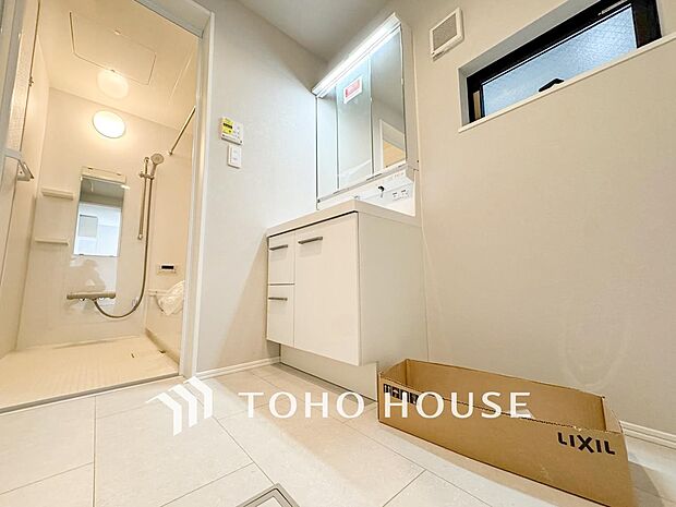 清潔感のあるプライベート空間は、身だしなみチェックや肌のお手入れに最適です。