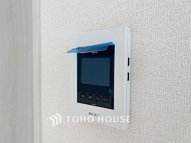 誰が来てもわかる様にモニター付きインターホンを設置。快適と安らぎを合わせた優しい設計。