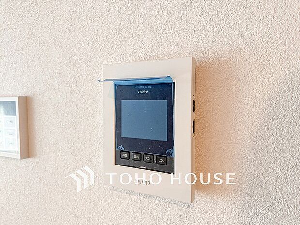 誰が来てもわかる様にモニター付きインターホンを設置。