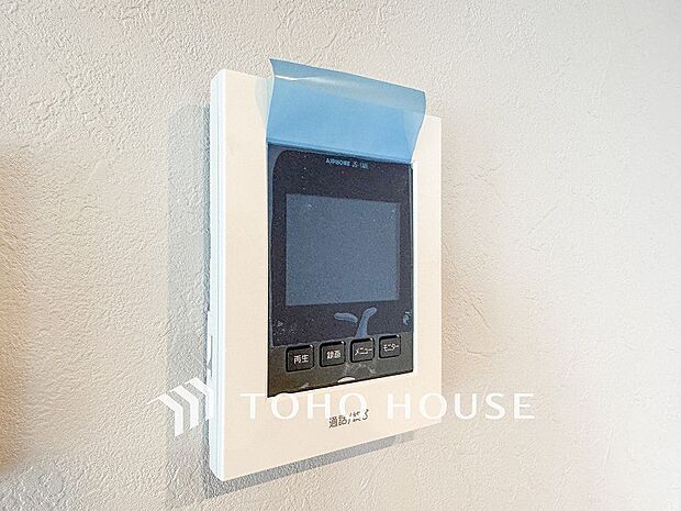 誰が来てもわかる様にモニター付きインターホンを設置。