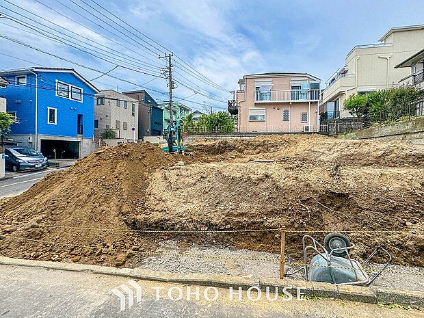 閑静な住宅街の一角、ひと時のくつろぎが生まれ、ゆっくりと愛着が育まれていきます。