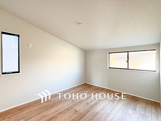 採光もアクセントの一つとして。プライベートルームにはやさしい光が射し込んでいます。