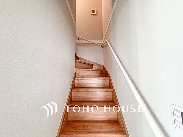 階段にはお子様やお年寄りに安心な手すりをご用意。