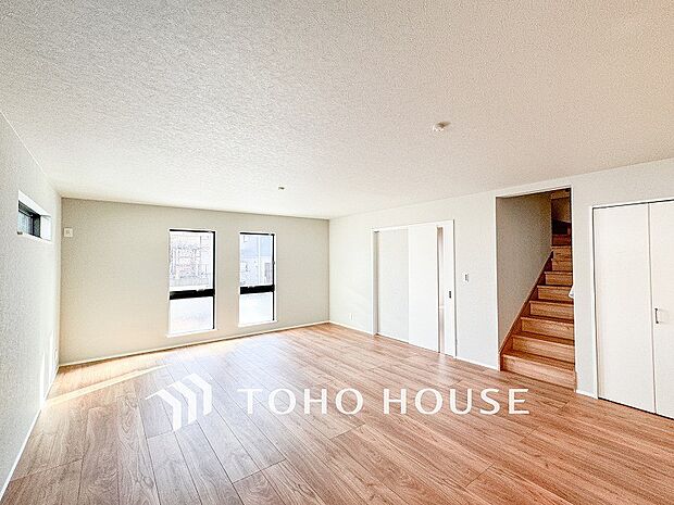 家族みんなが爽やかに健やかに過ごせるように、溢れる光をたっぷり取り込んだリビングダイニング。