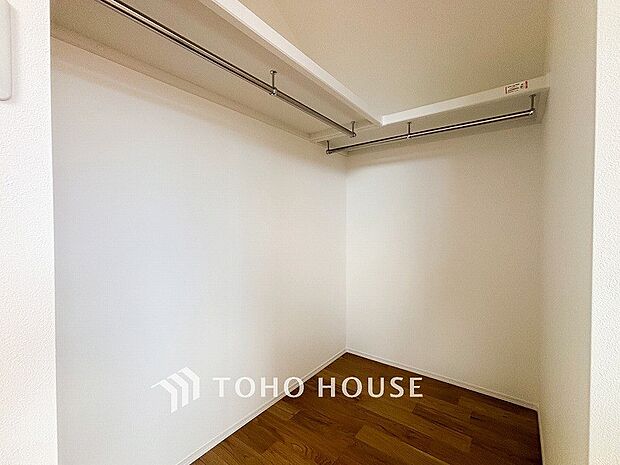 ウォークインクロゼットのある住まいで居住スペースを広く使えます。