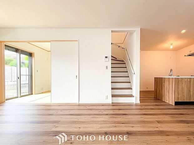 太陽の恵みを一気に受けた明るくあたたかいお住まい。吹きぬける風を感じながら爽やかで風通しの良い暮らし。