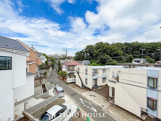 豊かな眺望にふさわしい空間には、通風・採光にも優れ、心地よい光と風があふれています。