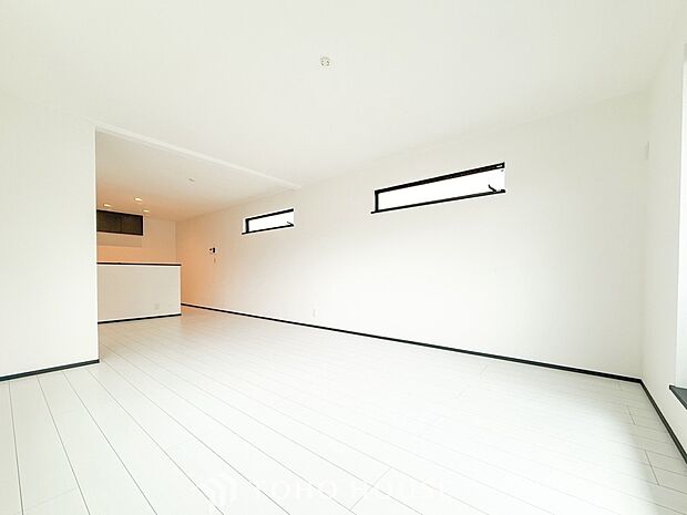 忙しい朝でも、しっかり家族が揃って食事をして頂けるゆとりある大きさのダイニングスペース。