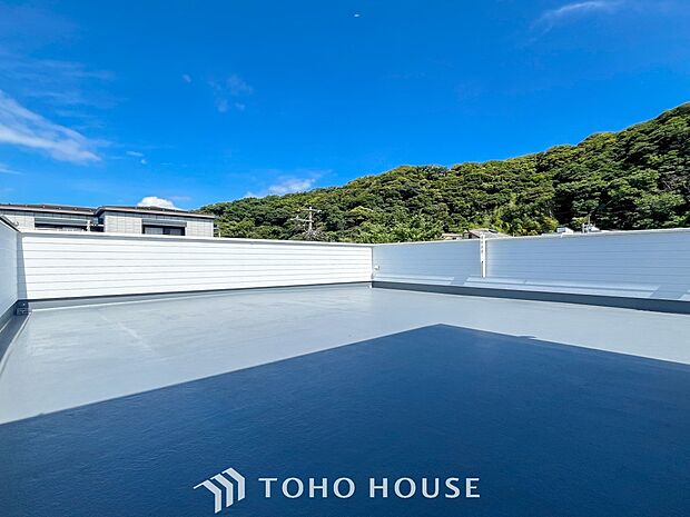 ルーフバルコニーは、暮らしの中での光と風を演出してくれています。開放的な空間をお楽しみください。