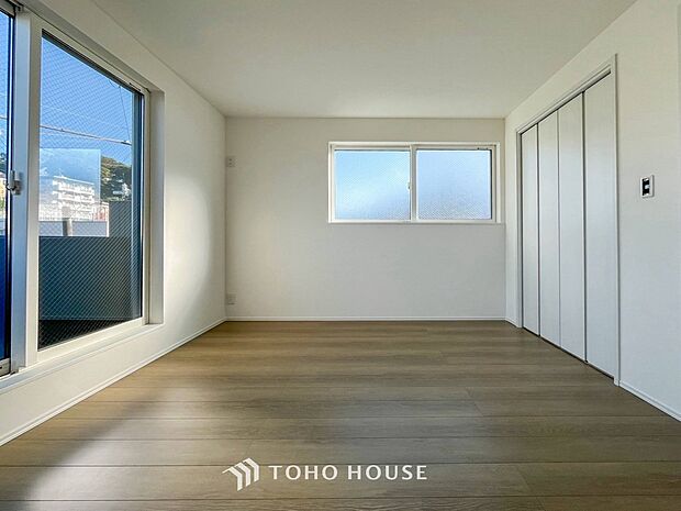 一日の疲れをいやしてくれる主寝室。自分時間を快適に過ごすプライベートルーム。