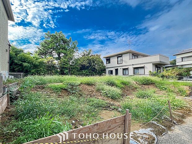 閑静な住宅街の一角、ひと時のくつろぎが生まれ、ゆっくりと愛着が育まれていきます。