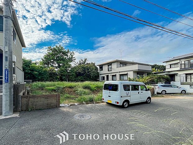 閑静な住宅街の陽当りに恵まれた土地。たくさんの想いが美しいカタチに彩られます。