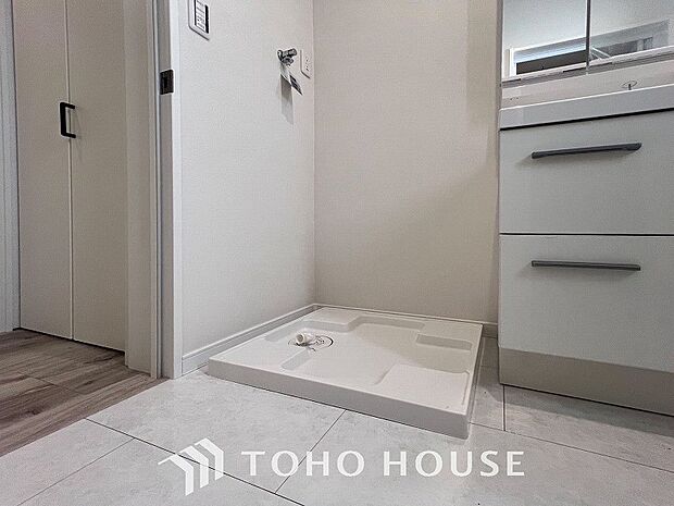 洗濯機を配置しても十分なスペースを確保しております。